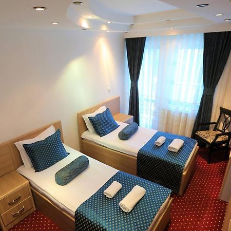Hotel Pejton พริสตีนา ภายนอก รูปภาพ